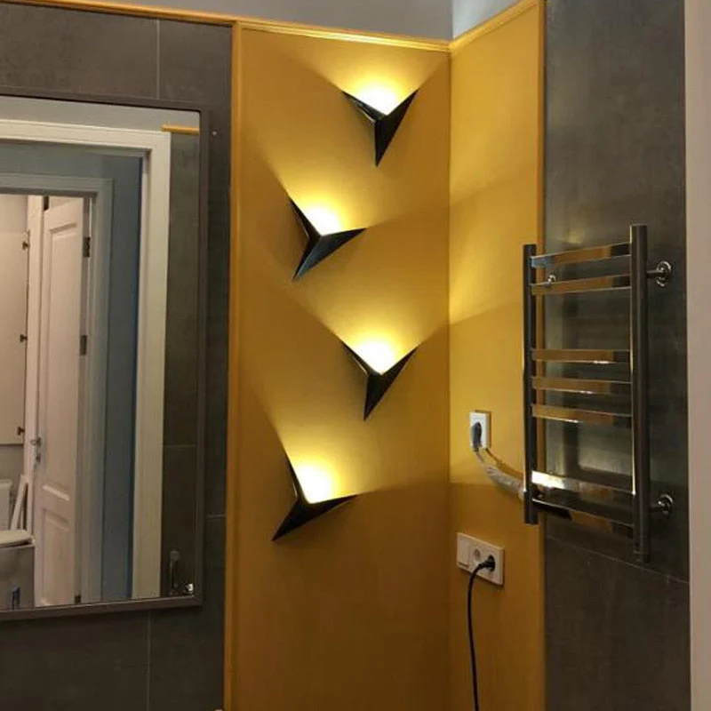 Moderni LED-seinävalaisin Kolmion muoto - Image 3