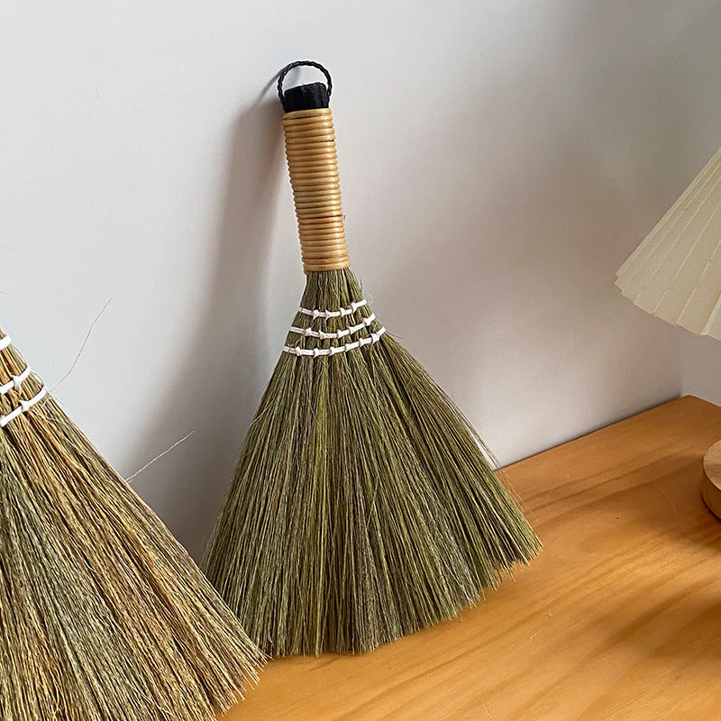 Käsintehty Luuta Tyylikkäällä Muotoilulla - Image 2