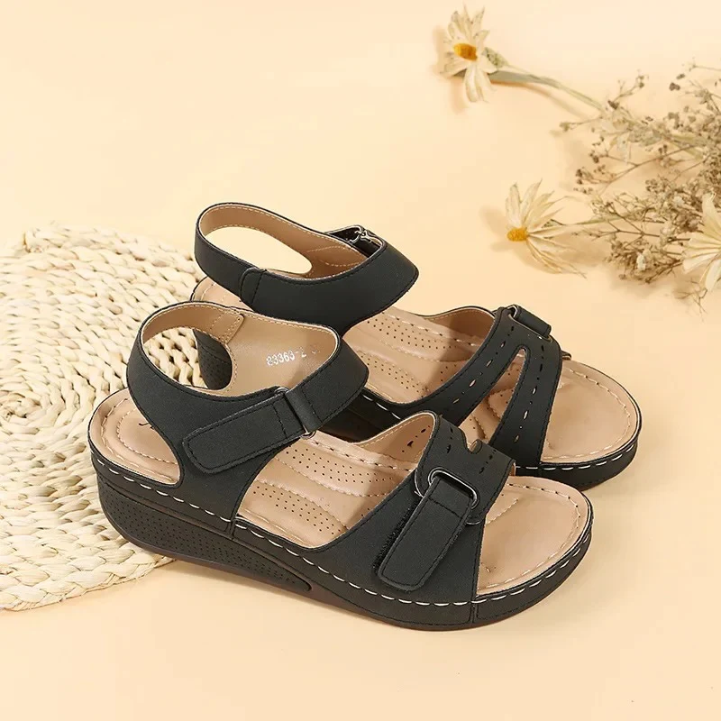 Naisten PU Chunky Platform Walking Sandaalit - Image 5