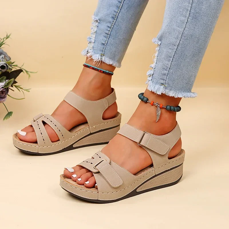 Naisten PU Chunky Platform Walking Sandaalit - Image 8