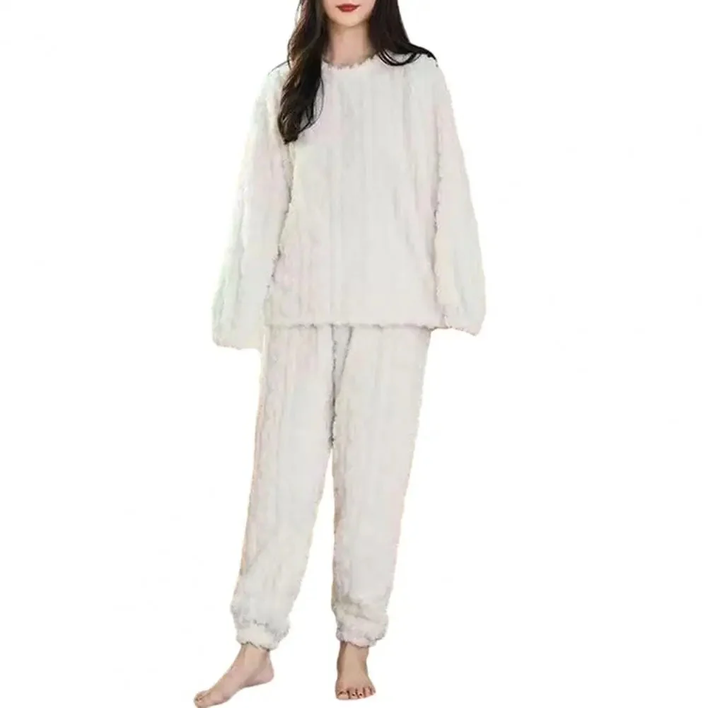 Naisten viihtyisä pyjama setti - Image 5